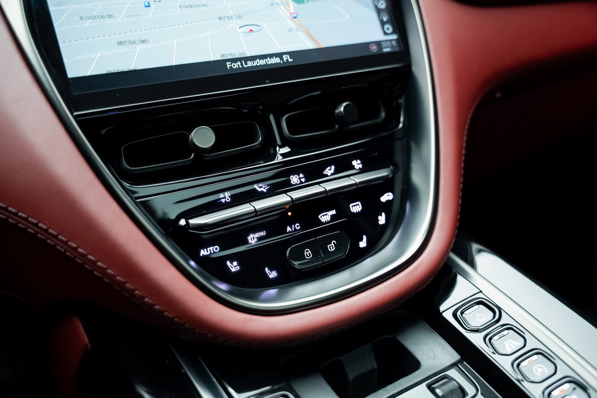 Used 2021 Aston Martin DBX image 51