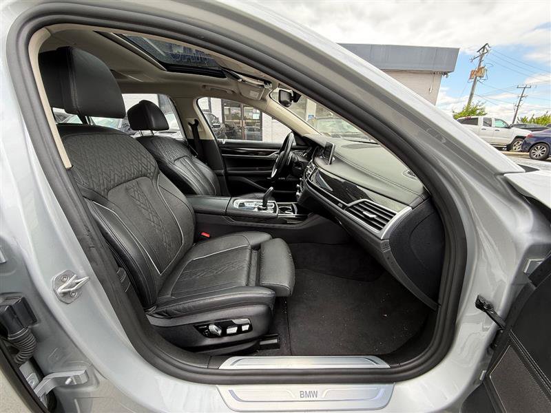 Used 2018 BMW 750Li xDrive AWD/4WD image 29