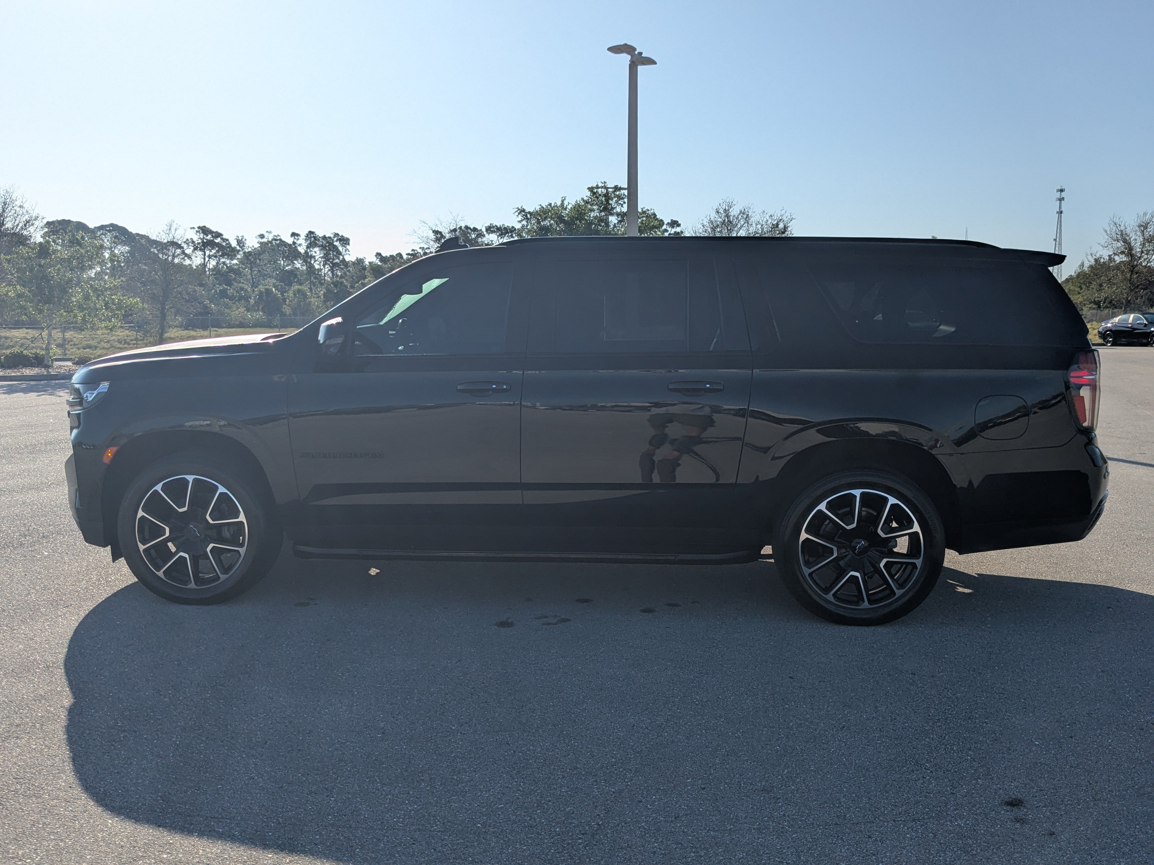 Used 2023 Chevrolet Suburban RST w/ Luxury Package AWD/4WD image 8