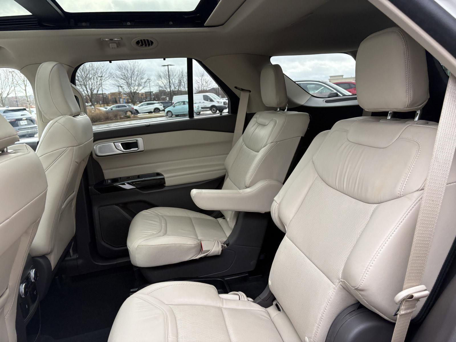 Used 2021 Ford Explorer Platinum image 19
