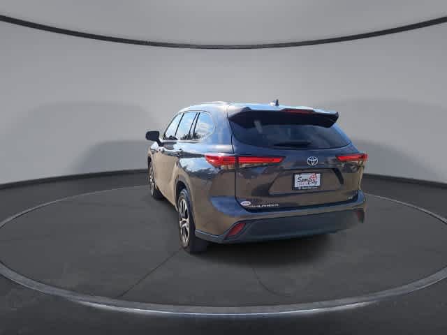 Used 2021 Toyota Highlander XLE FWD image 6