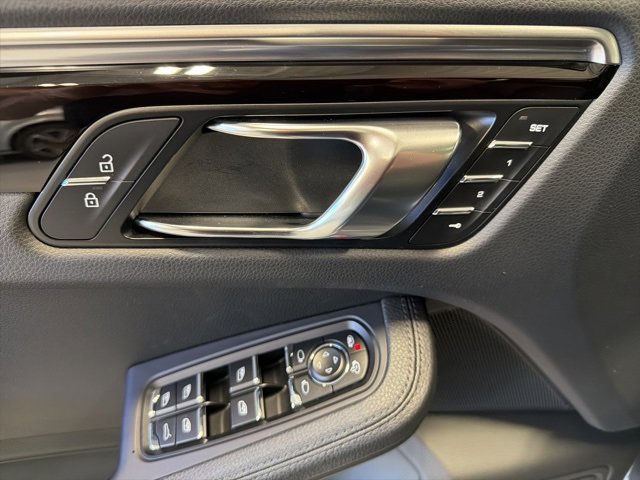 Used 2020 Porsche Macan image 14