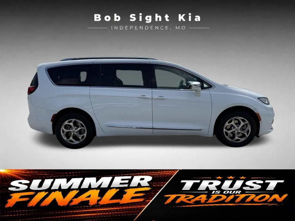 Used 2021 Chrysler Pacifica Limited w/ Premium & Safety Sphere Group AWD/4WD image 13
