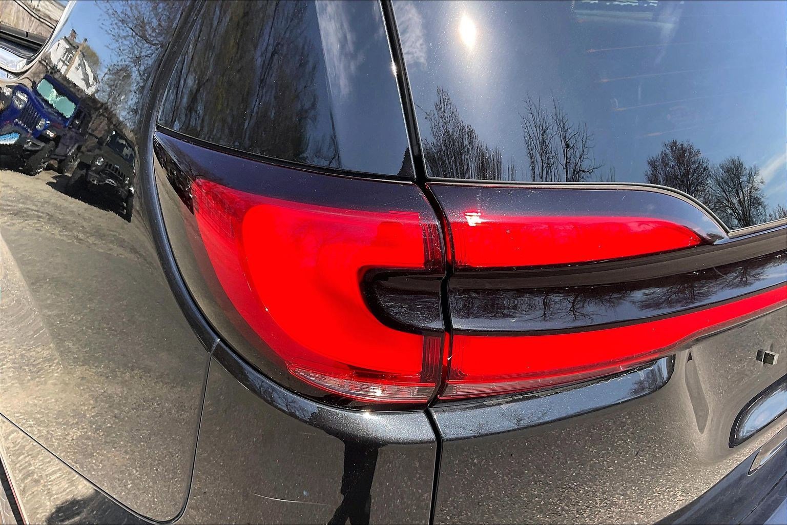 Used 2023 Chrysler Pacifica Touring-L image 28