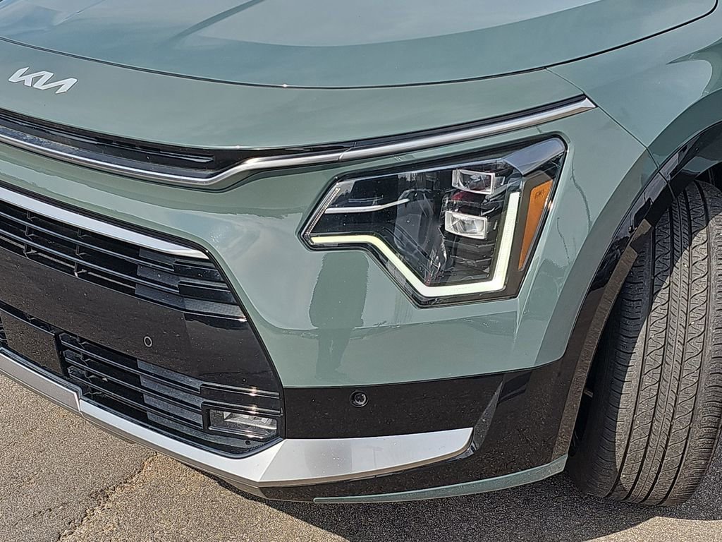 Used 2023 Kia Niro SX Touring image 35