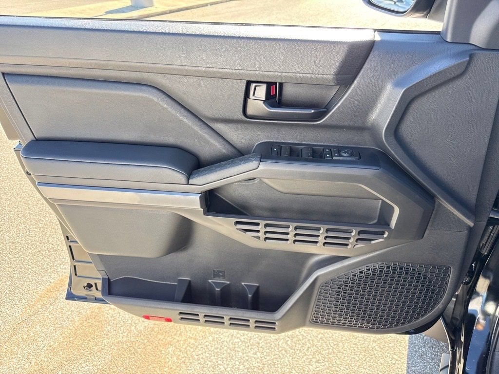 Certified 2025 Toyota Tacoma SR5 AWD/4WD image 8