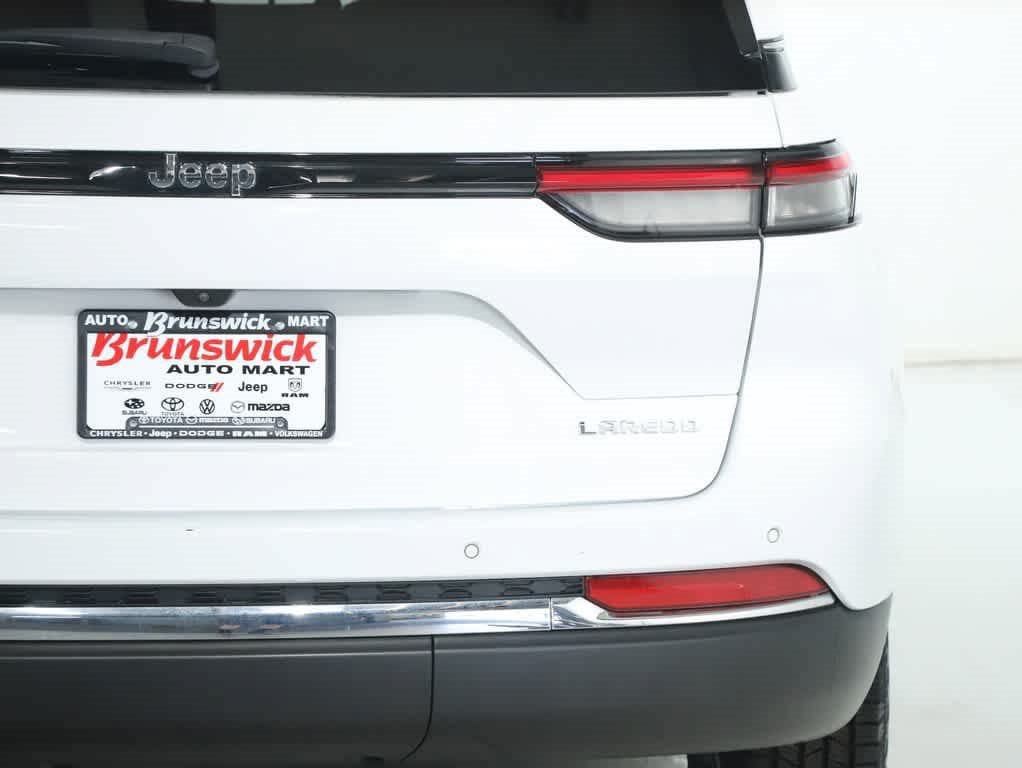 Used 2023 Jeep Grand Cherokee Laredo AWD/4WD image 45