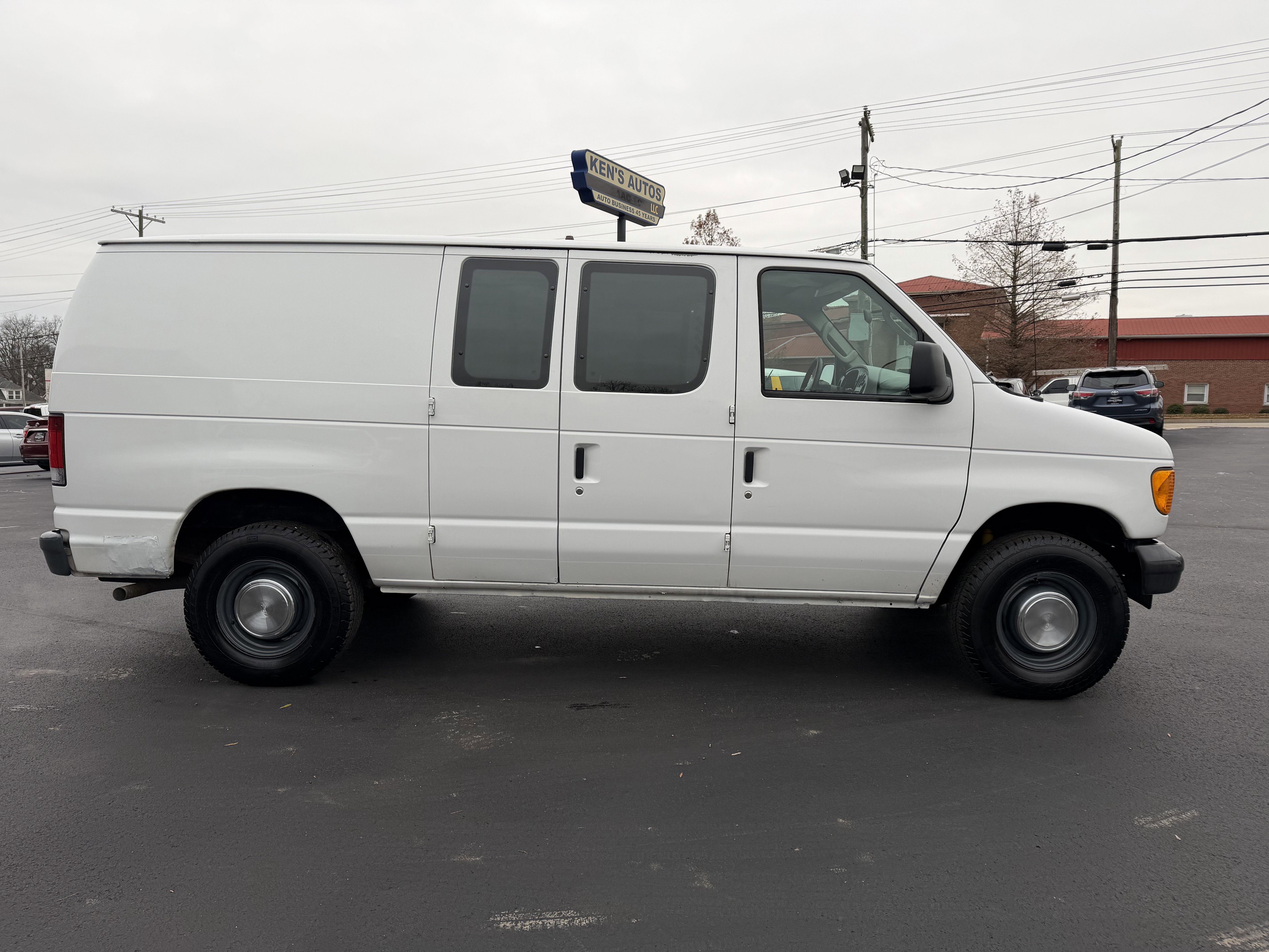 Used 2006 Ford E-250 and Econoline 250 image 4
