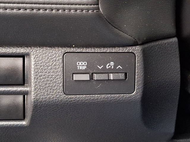 Used 2022 Toyota Avalon XLE image 25