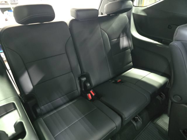 New 2026 Chevrolet Traverse LT w/ Sun and Wheel Package AWD/4WD image 13