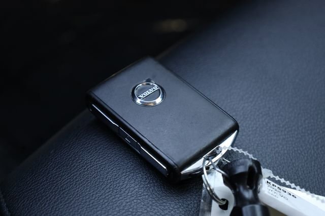 Used 2024 Volvo S60 B5 Core image 28