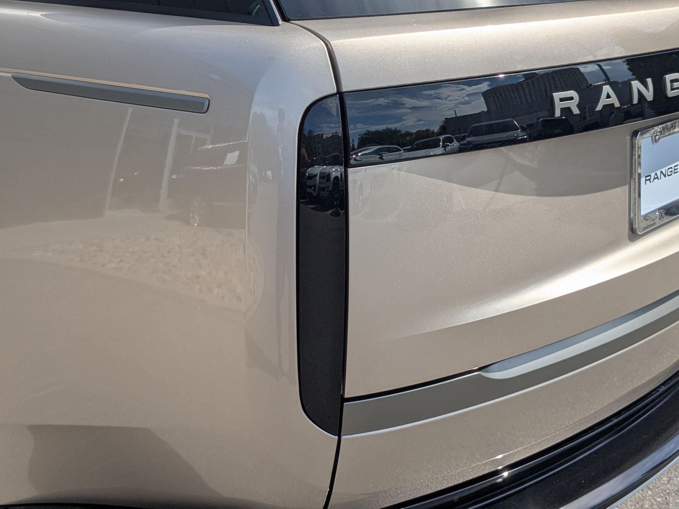 New 2026 Land Rover Range Rover Long Wheelbase SE AWD/4WD image 11