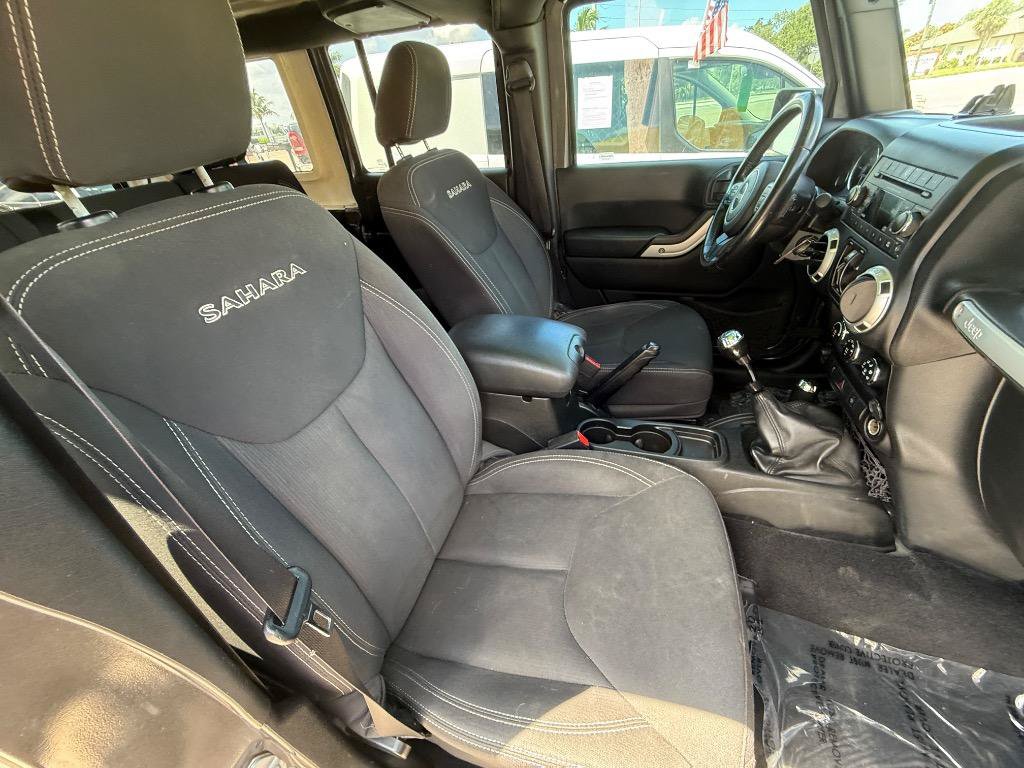 Used 2017 Jeep Wrangler Unlimited Sahara w/ Connectivity Group AWD/4WD image 17
