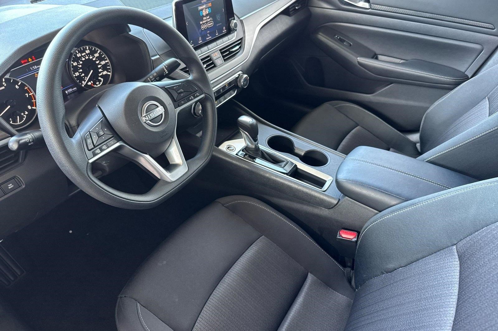 Used 2025 Nissan Altima 2.5 SV FWD image 4