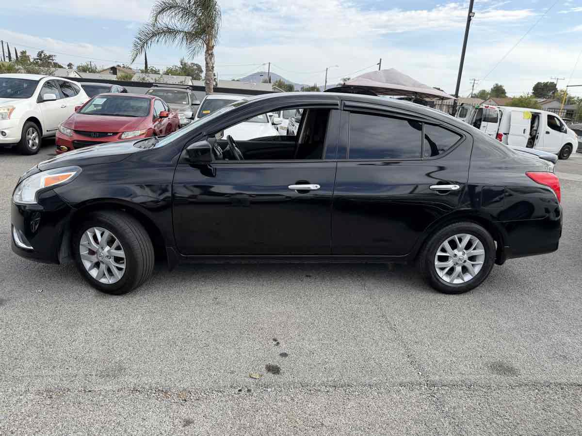 Used 2017 Nissan Versa SV w/ SV Special Edition Package FWD image 2