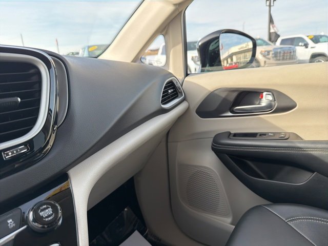 Used 2024 Chrysler Pacifica Touring-L image 35