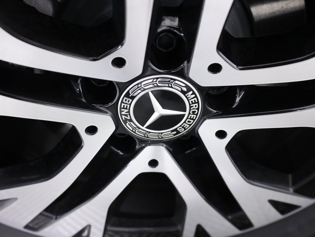 Certified 2025 Mercedes-Benz GLB 250 4MATIC image 8