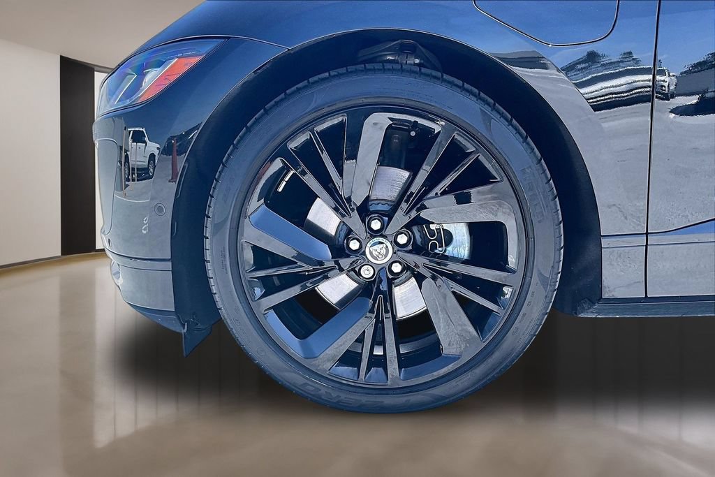 Certified 2024 Jaguar I-PACE R-Dynamic HSE AWD/4WD image 32