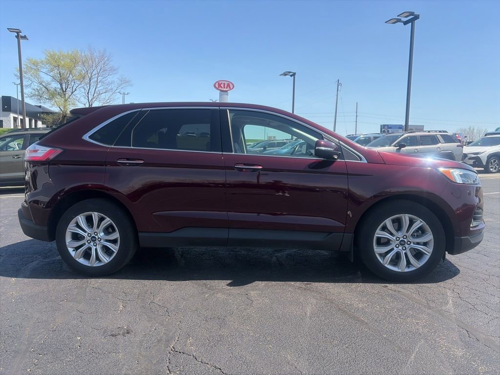 Used 2019 Ford Edge Titanium w/ Equipment Group 301A AWD/4WD image 4