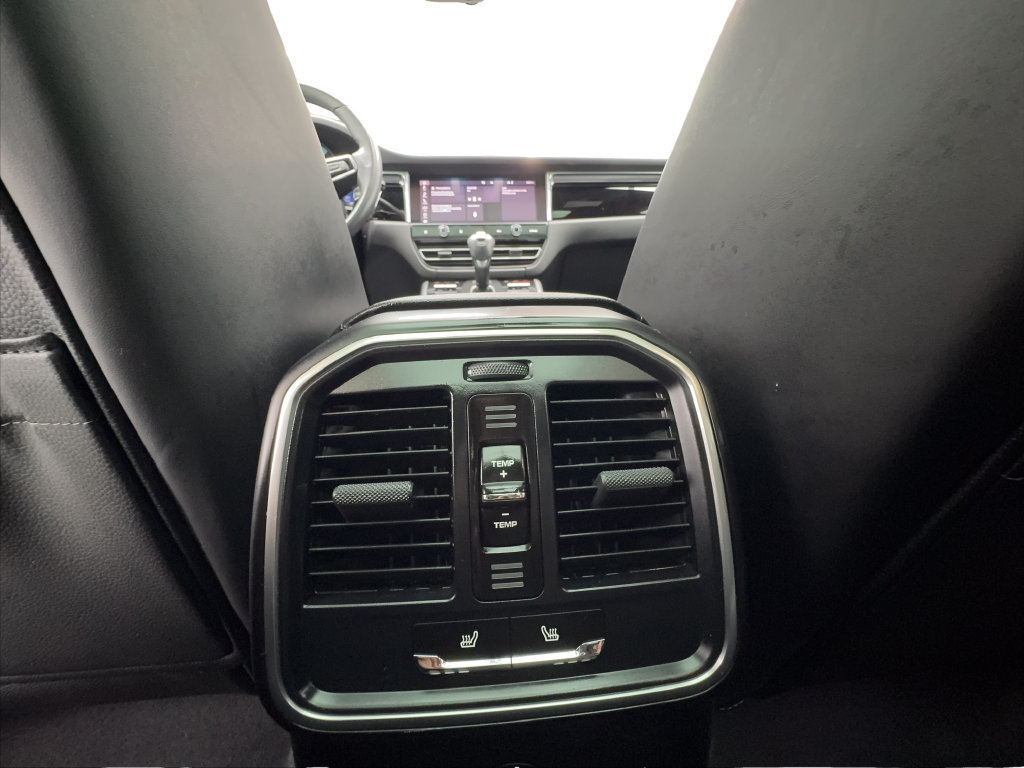 Used 2024 Porsche Macan Turbo AWD/4WD image 41