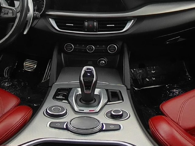 Used 2022 Alfa Romeo Stelvio Veloce AWD/4WD image 32