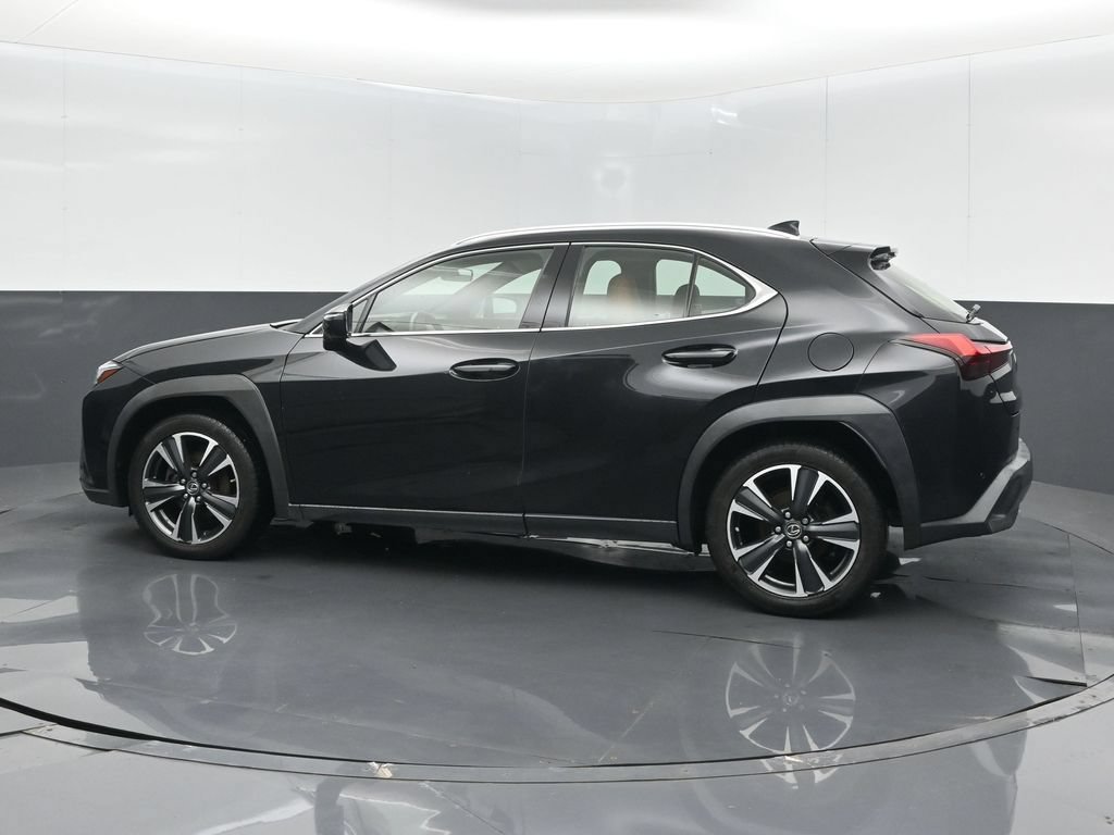 Used 2021 Lexus UX 200 w/ Accessory Package (Z2) FWD image 4