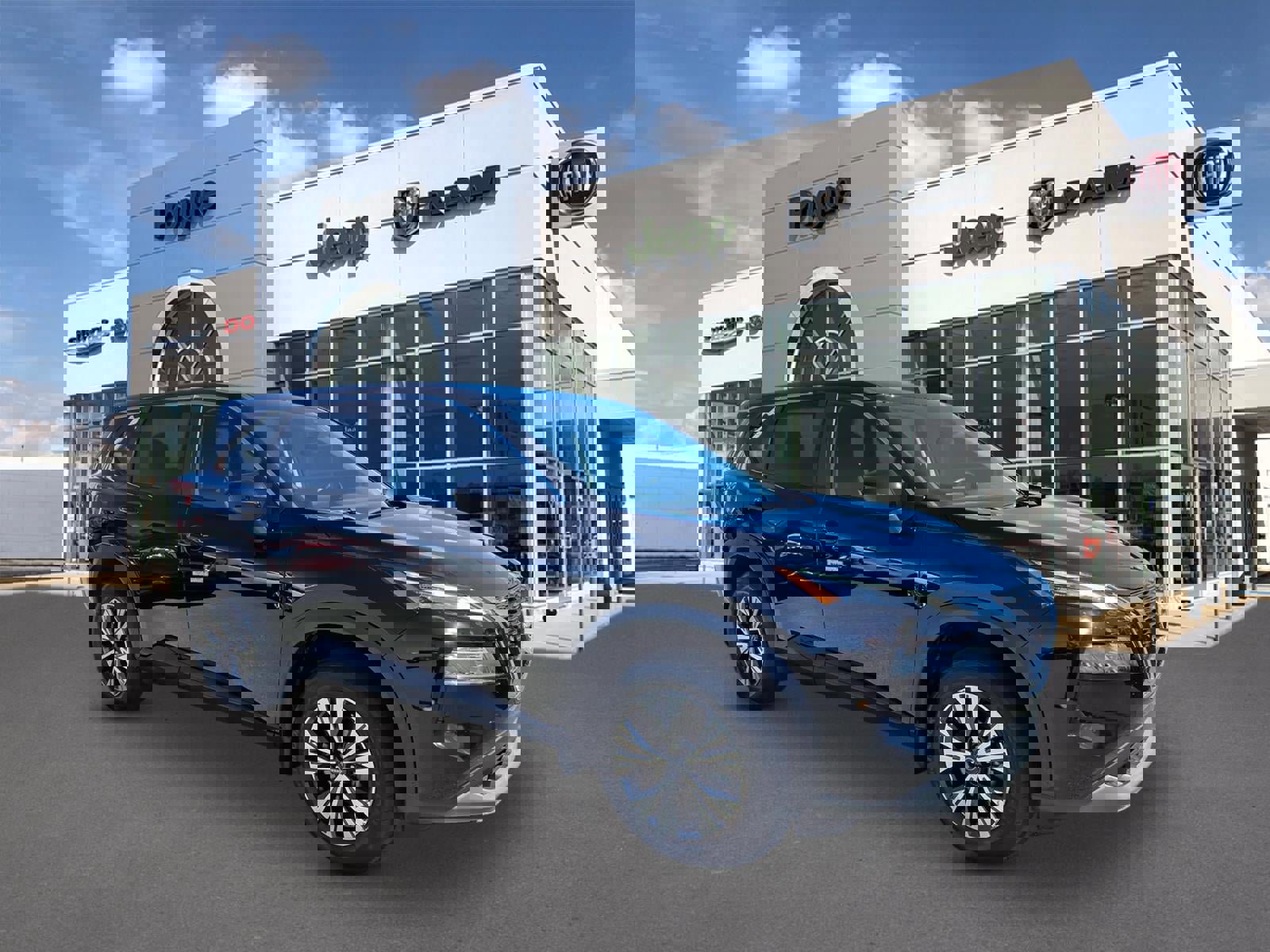 Used 2023 Nissan Rogue SV image 1