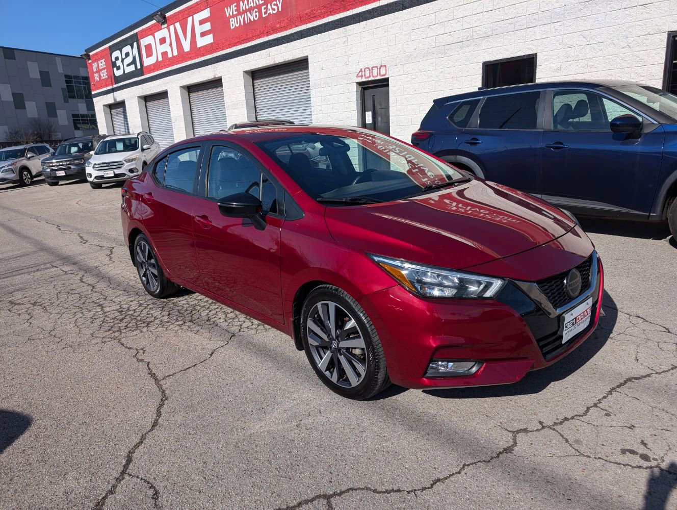 Used 2021 Nissan Versa SR FWD image 4