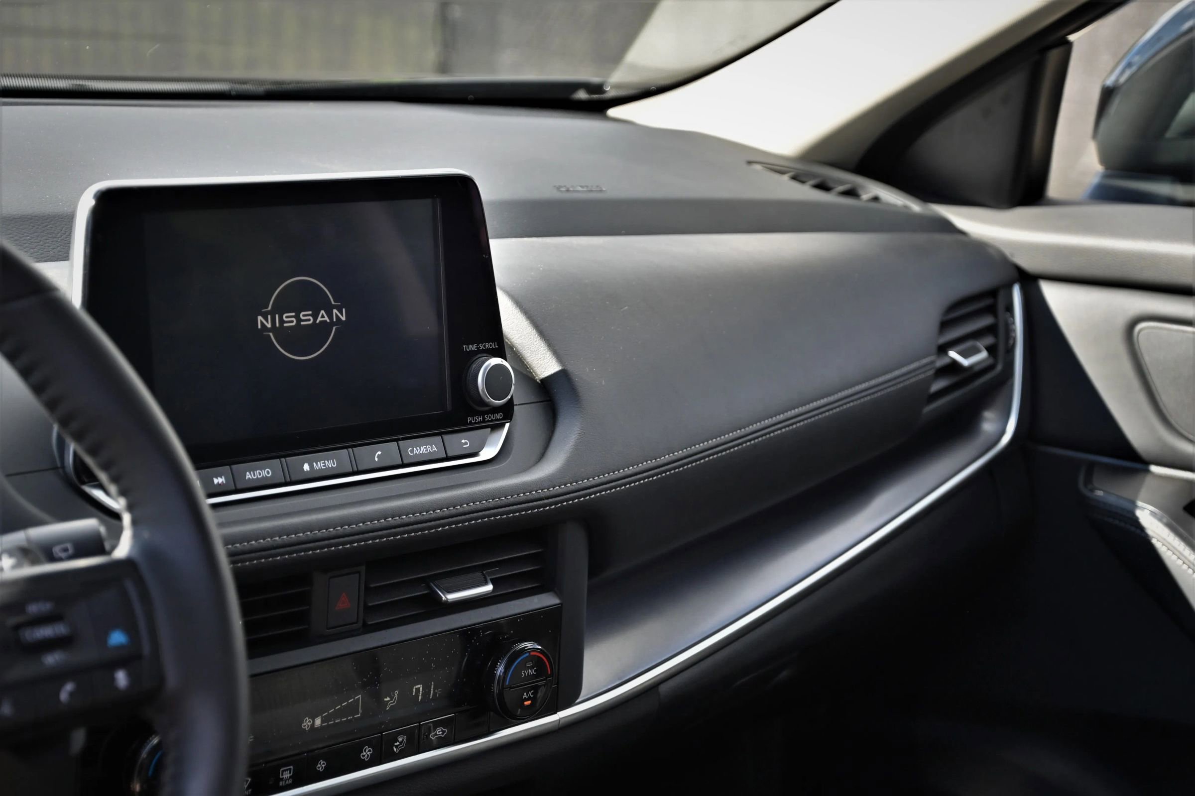 Used 2025 Nissan Rogue SV image 10