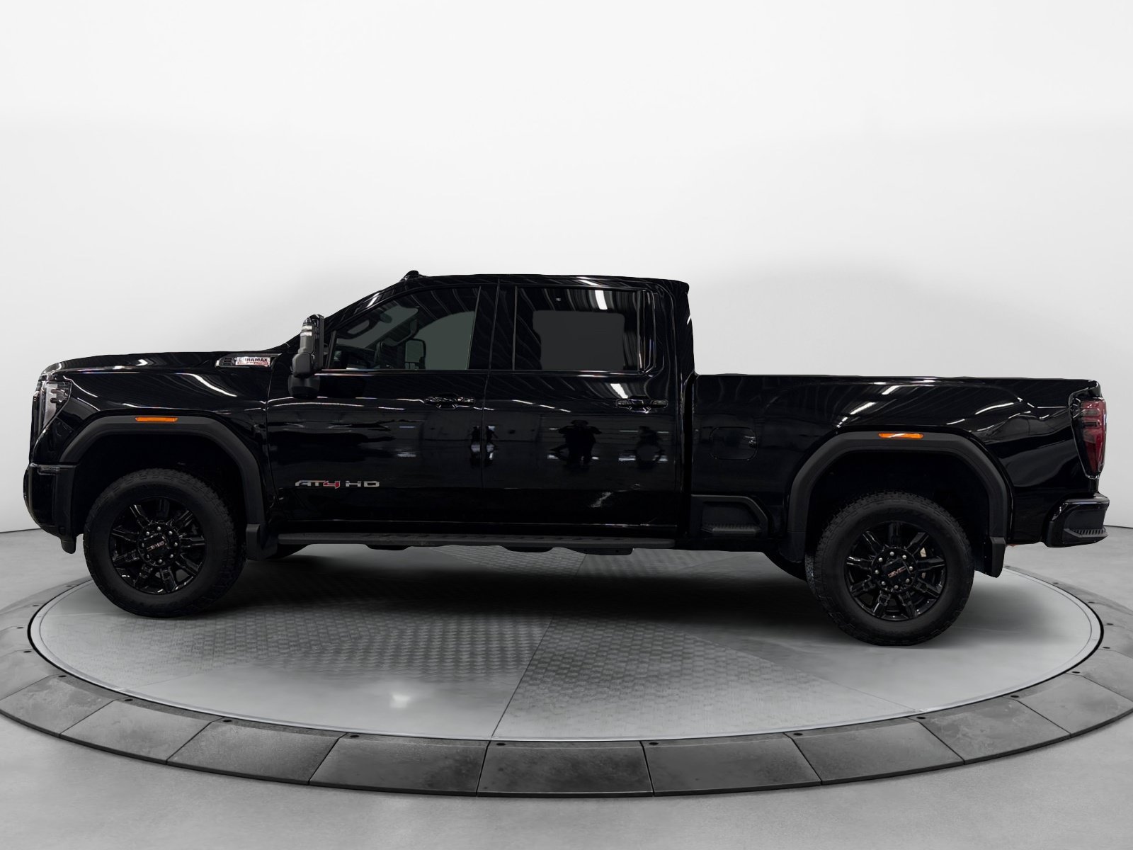 Used 2026 GMC Sierra 2500 AT4 w/ AT4 Premium Plus Package AWD/4WD image 3