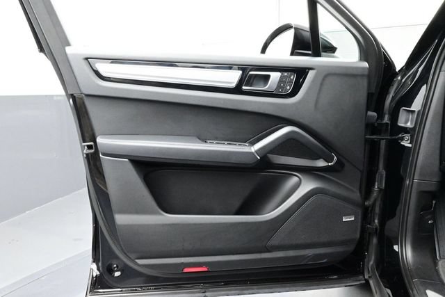 Certified 2022 Porsche Cayenne Platinum Edition AWD/4WD image 7