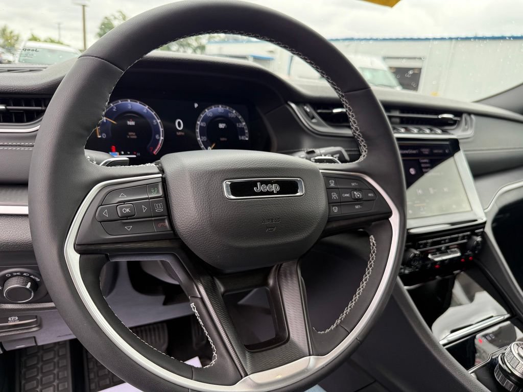 Used 2025 Jeep Grand Cherokee L Laredo w/ Luxury Tech Group I AWD/4WD image 37
