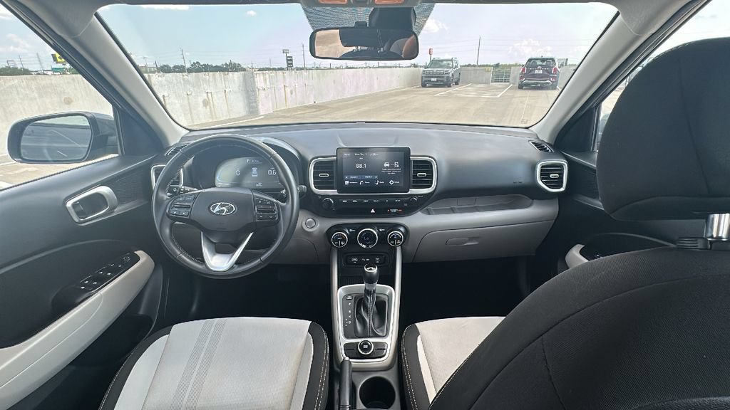 Used 2025 Hyundai Venue SEL FWD image 22