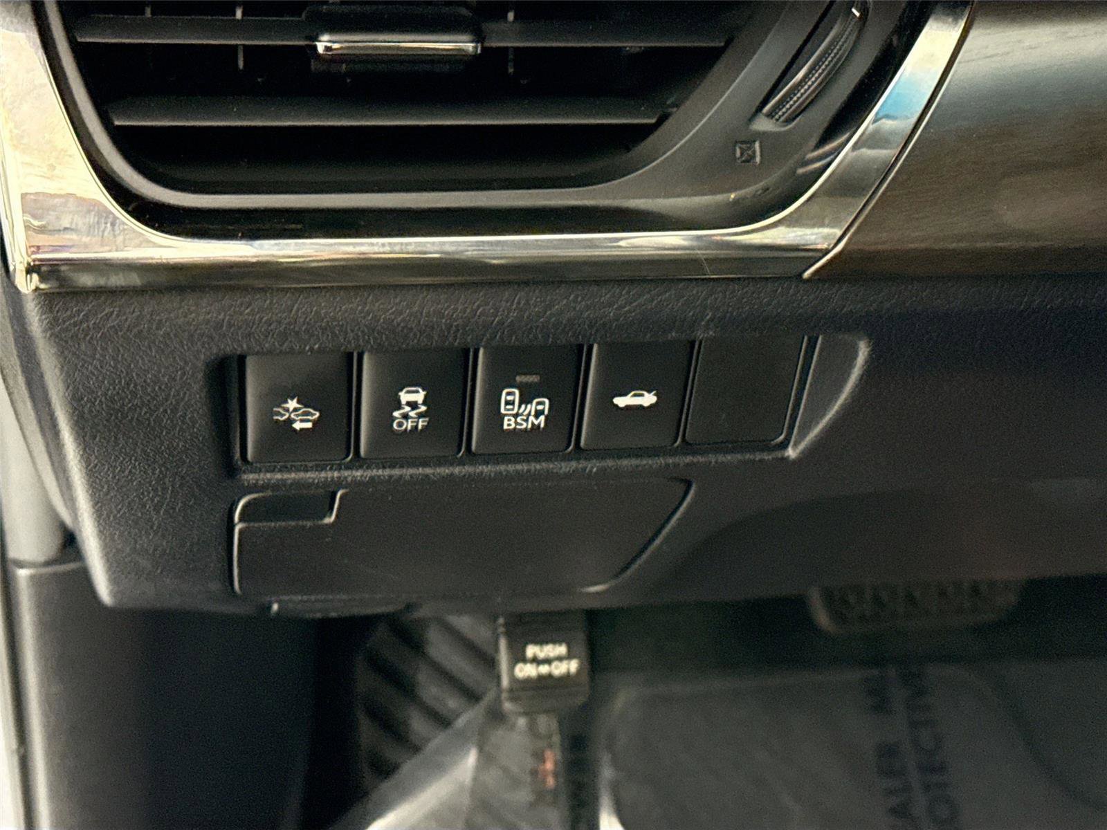 Used 2018 Toyota Avalon XLE Premium image 14