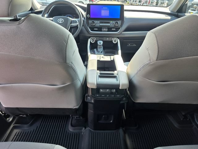 Used 2025 Toyota Grand Highlander FWD image 16