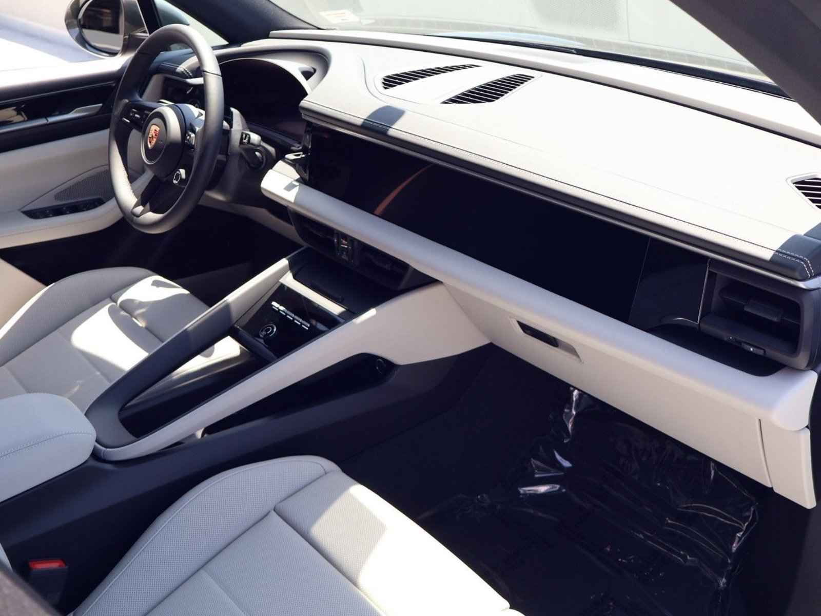 New 2026 Porsche Macan Turbo Electric RWD image 24