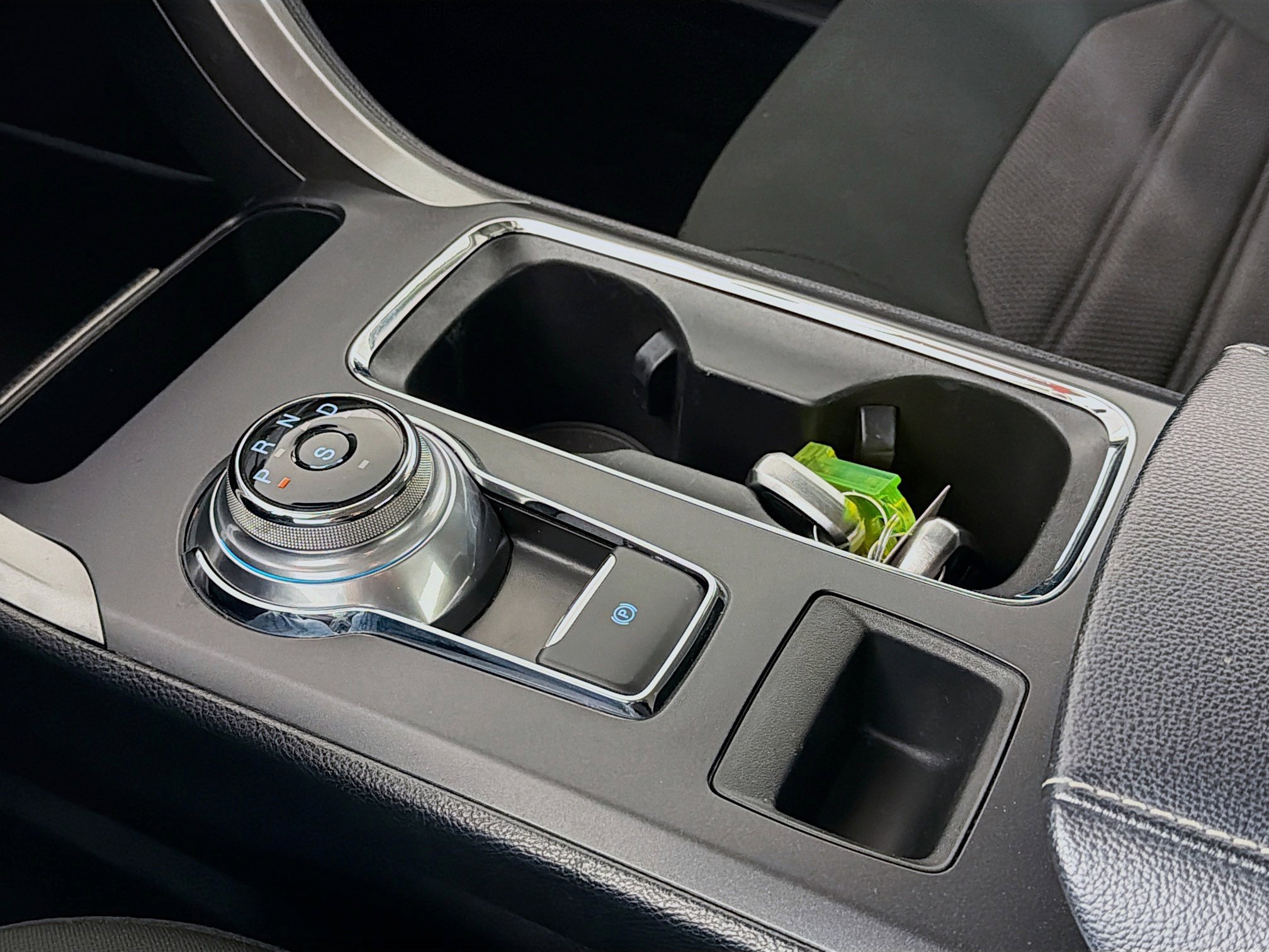 Used 2020 Ford Fusion SE image 18