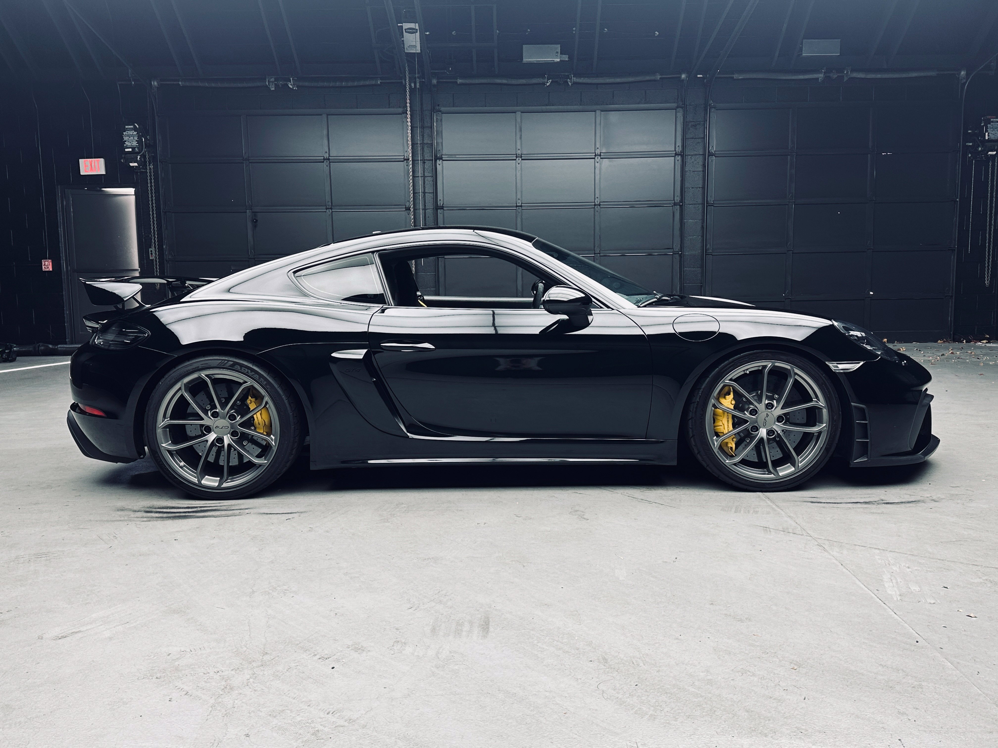 Used 2020 Porsche 718 Cayman GT4 RWD image 9