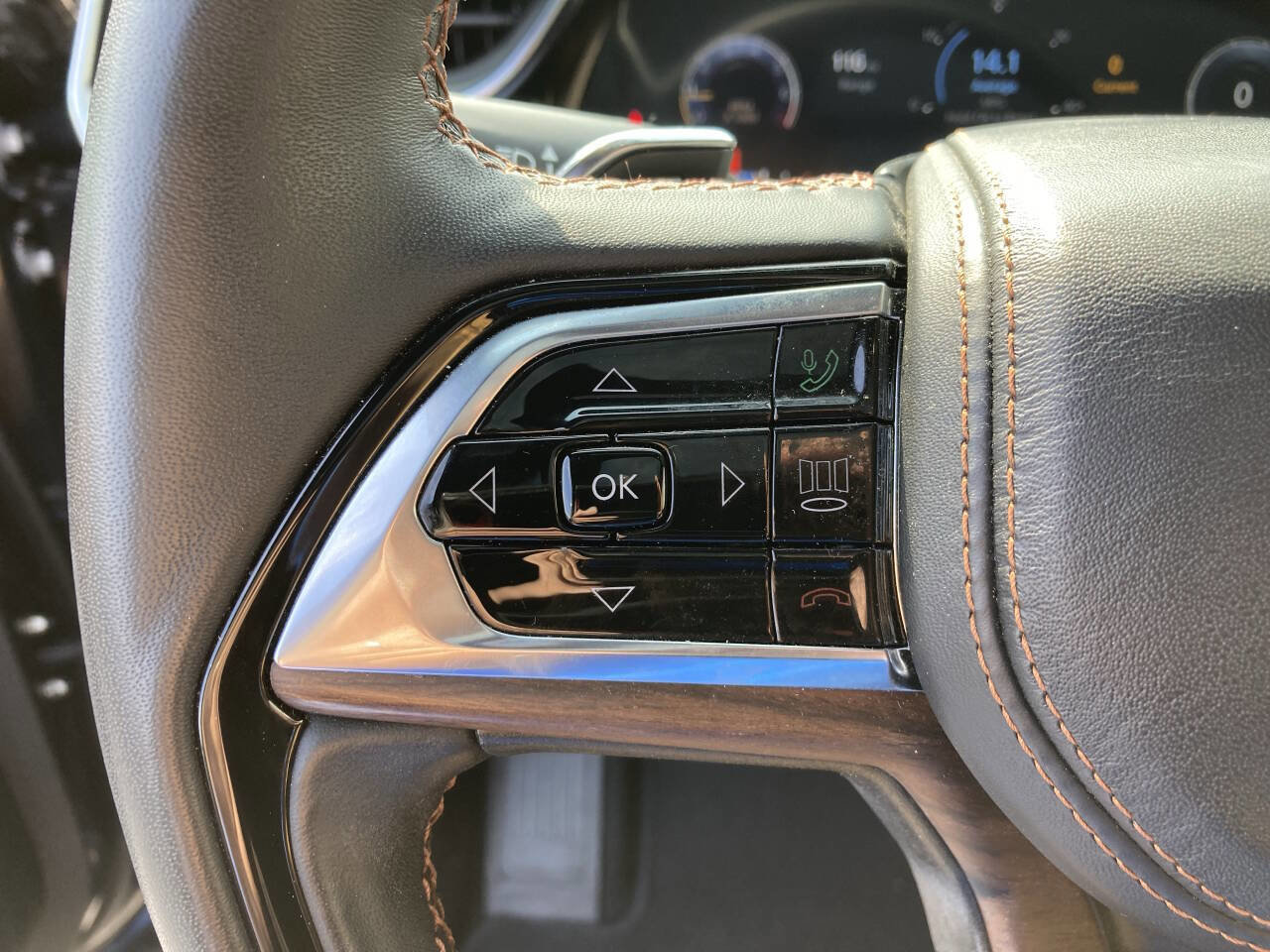 Used 2023 Jeep Grand Cherokee L Summit w/ Advanced Protech Group IV image 21