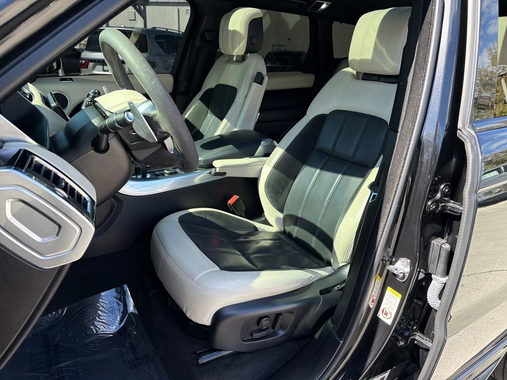 Used 2020 Land Rover Range Rover Sport HST image 31