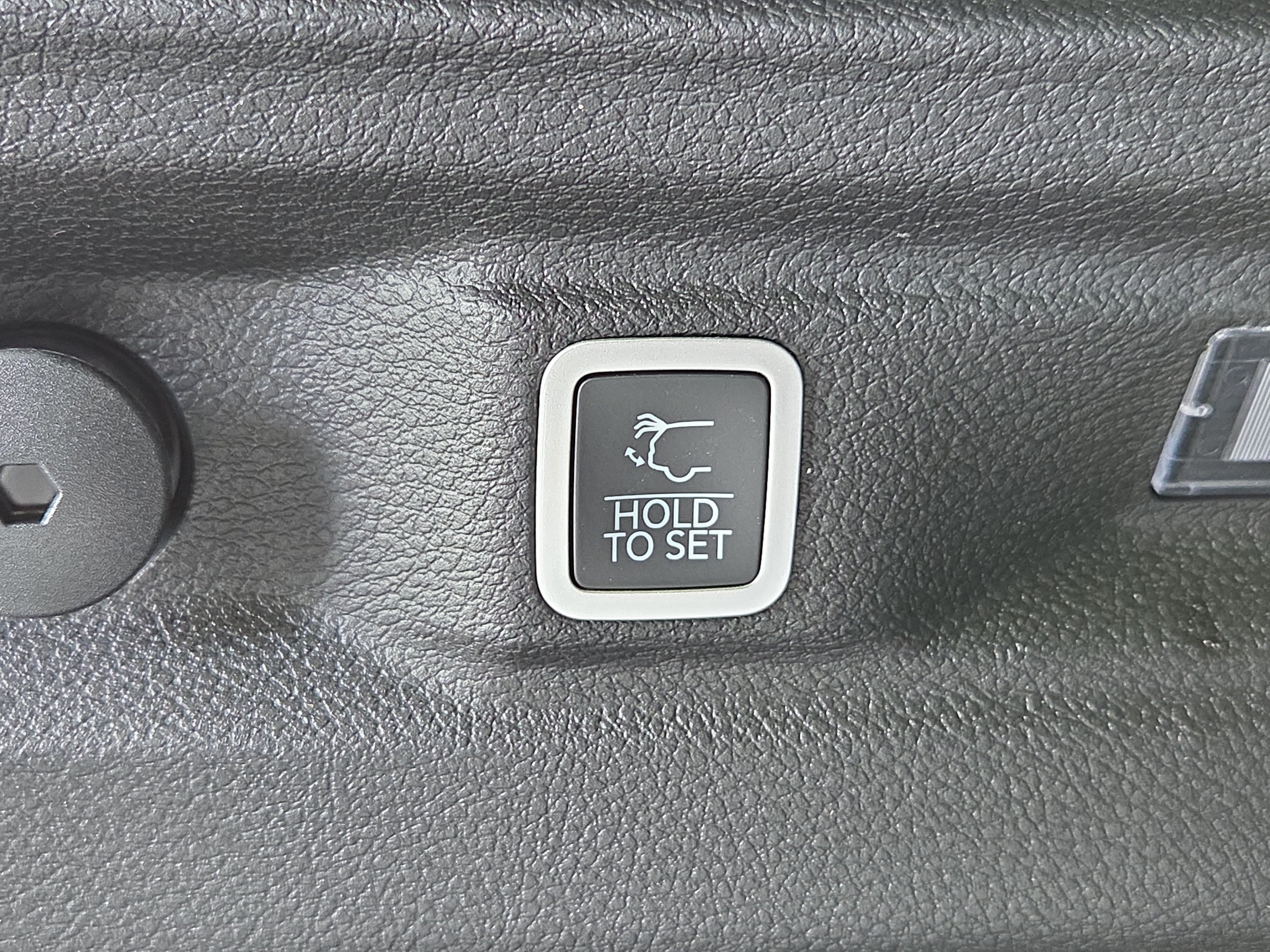 New 2025 Jeep Grand Cherokee L Altitude AWD/4WD image 14