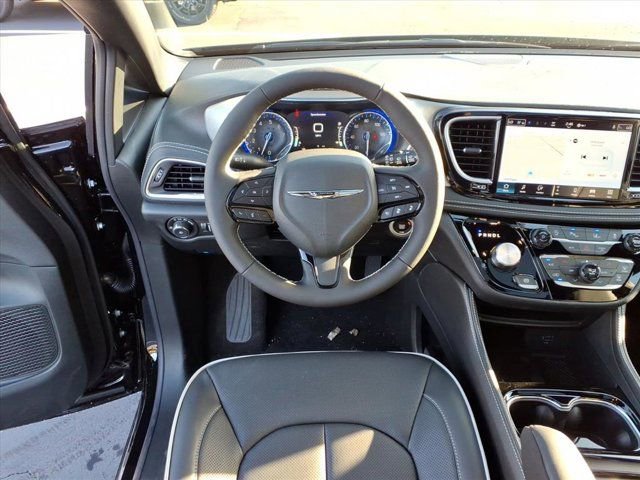 New 2026 Chrysler Pacifica Limited w/ S Appearance Package image 5