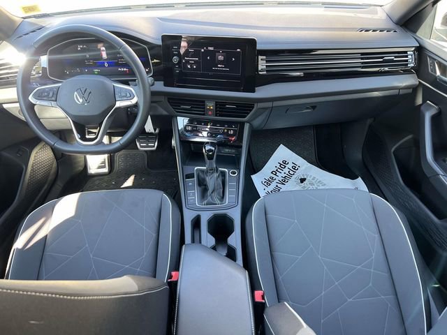 Used 2025 Volkswagen Jetta Sport FWD image 14