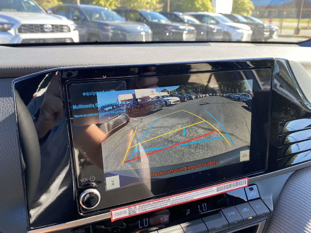 New 2026 Toyota Camry Hybrid FWD image 19