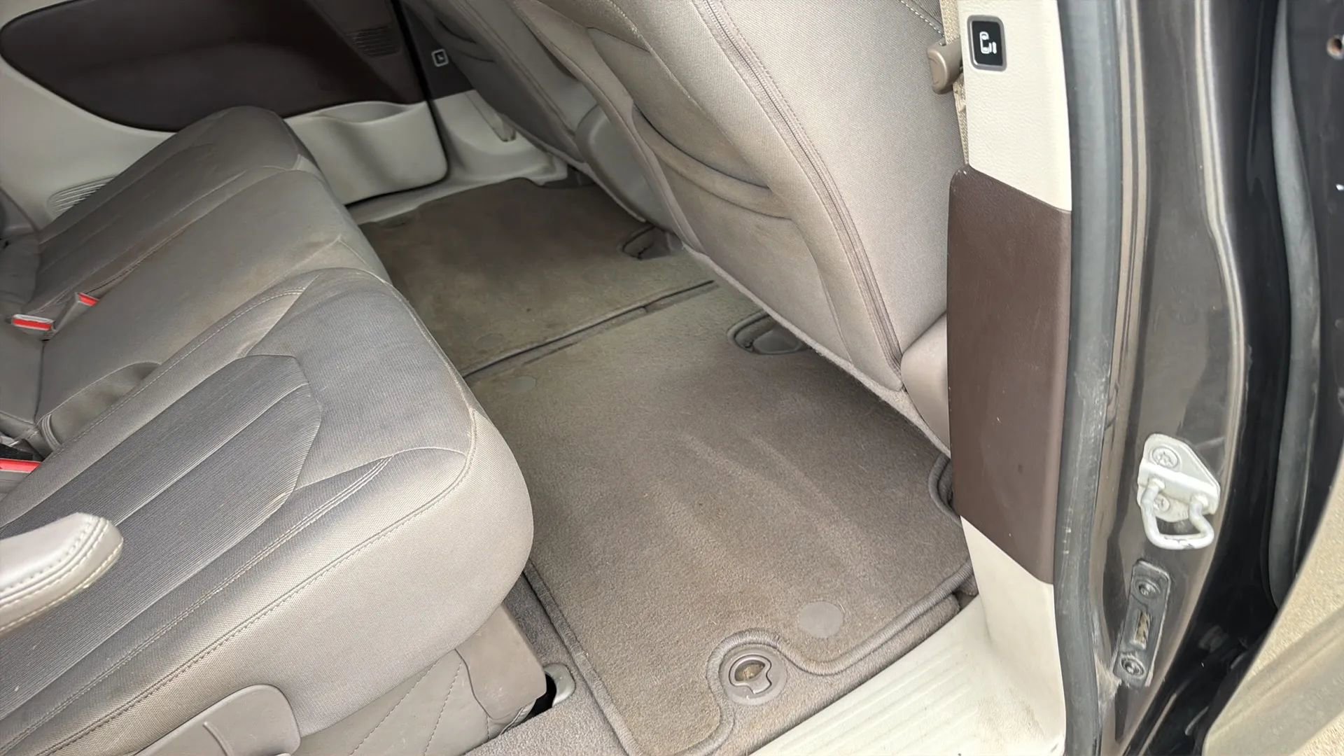 Used 2017 Chrysler Pacifica Touring image 76