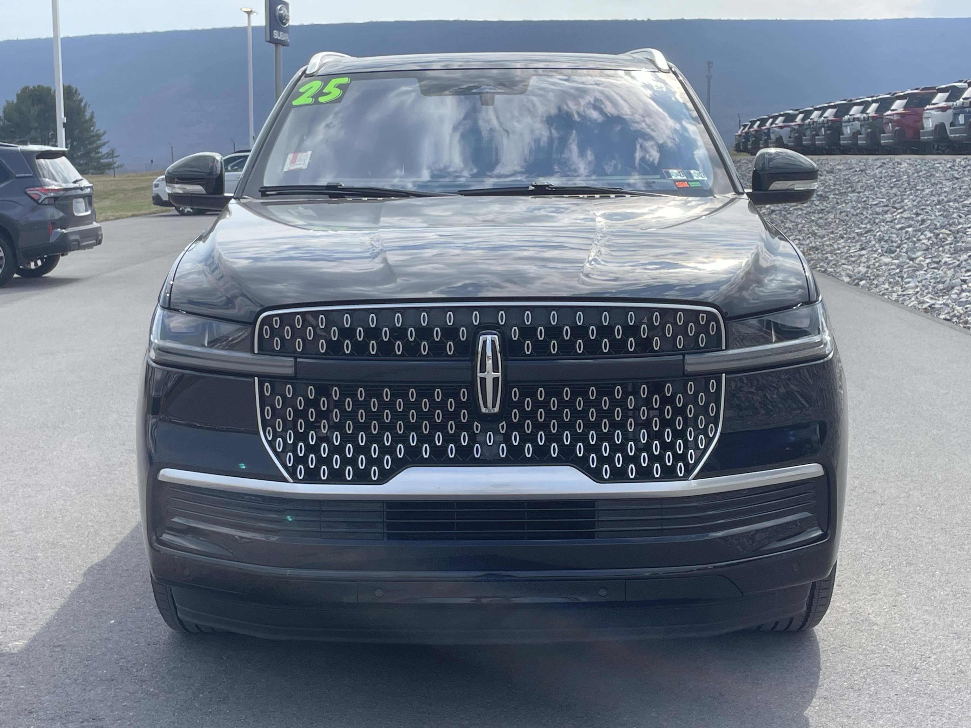 Used 2025 Lincoln Navigator Reserve image 9