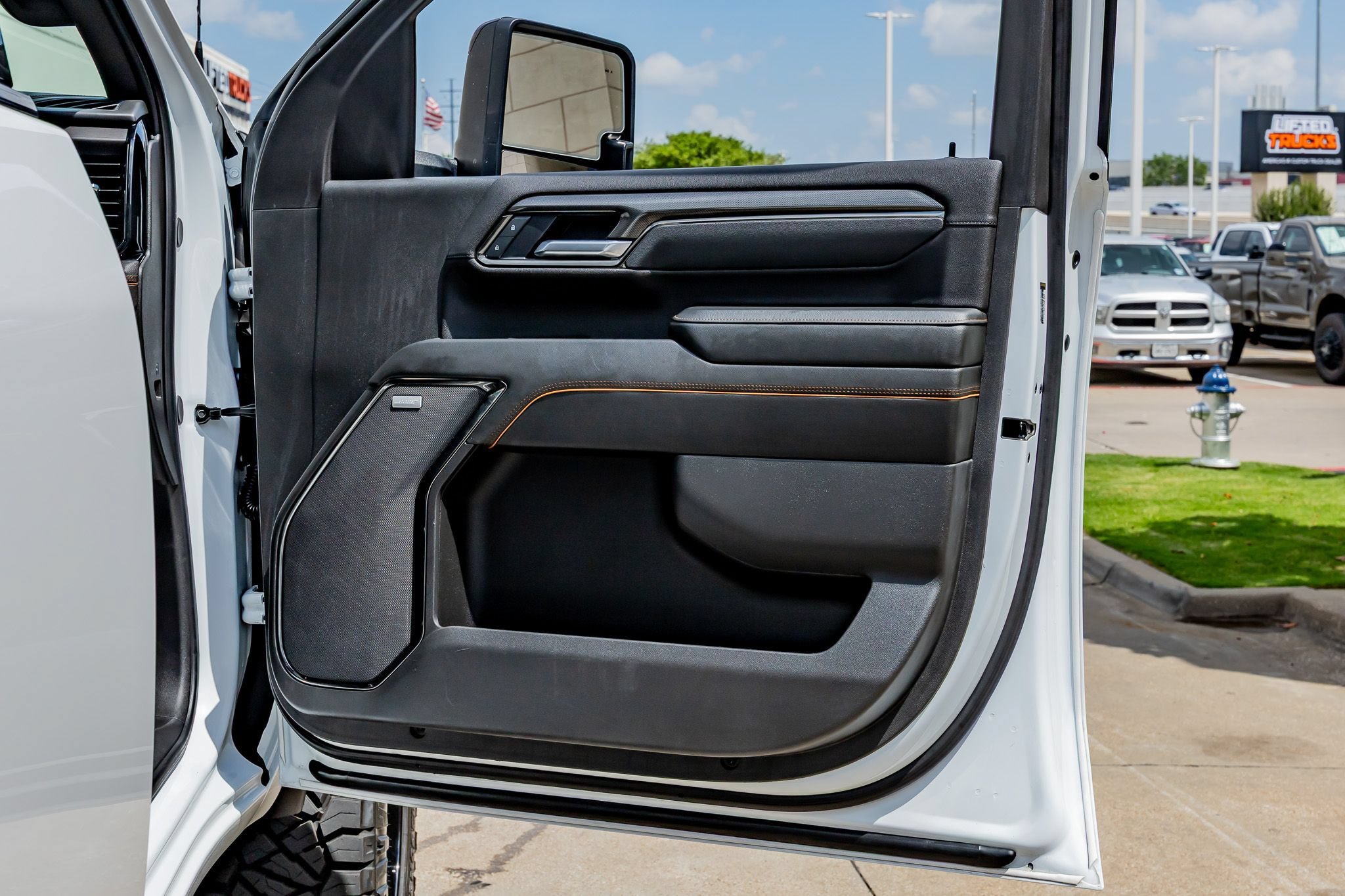 Used 2025 GMC Sierra 2500 AT4 w/ AT4 Premium Plus Package AWD/4WD image 38