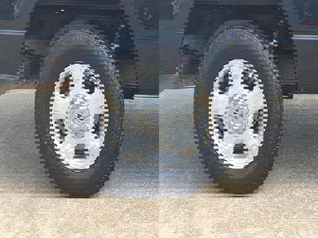 Used 2013 Ford F150 XLT w/ Mid Equipment Group image 30