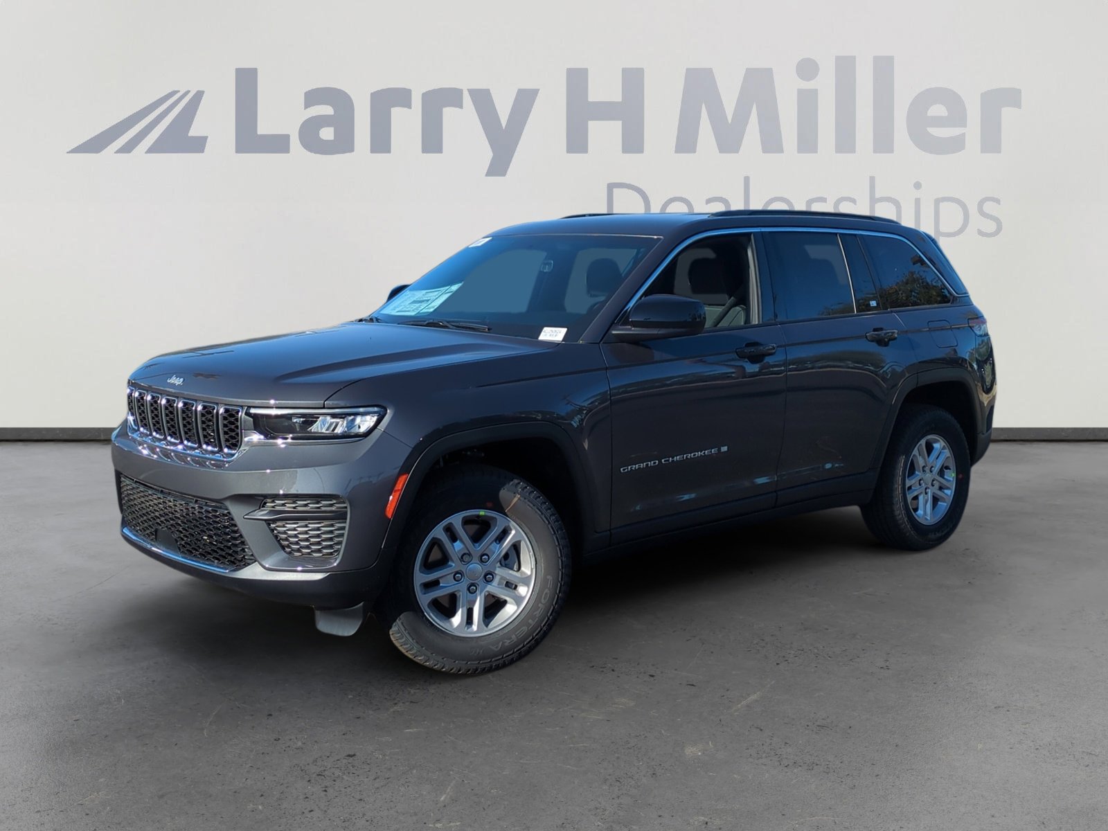 New 2025 Jeep Grand Cherokee Laredo