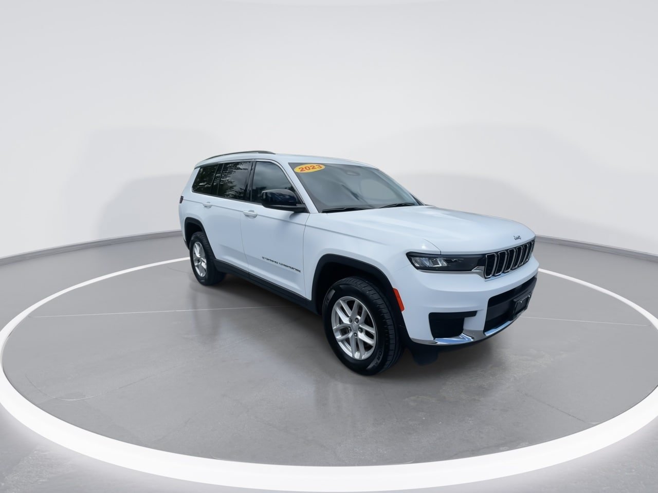 Used 2023 Jeep Grand Cherokee L Laredo AWD/4WD image 2